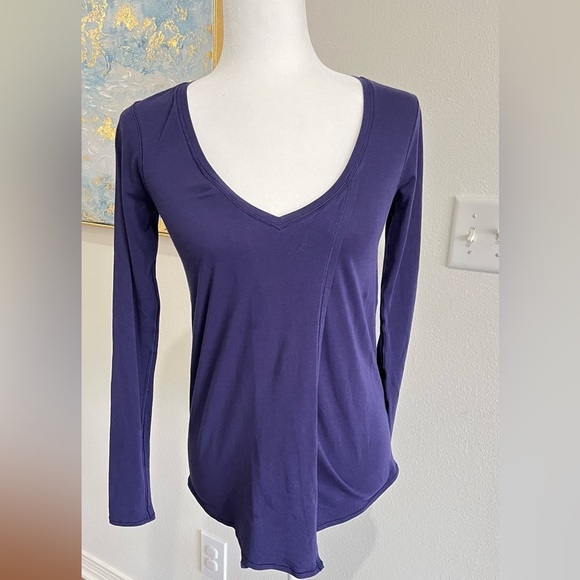lululemon Purple Fitted Long Sleeve Tunic with Asymmetrical Style - Picture 1 of 3